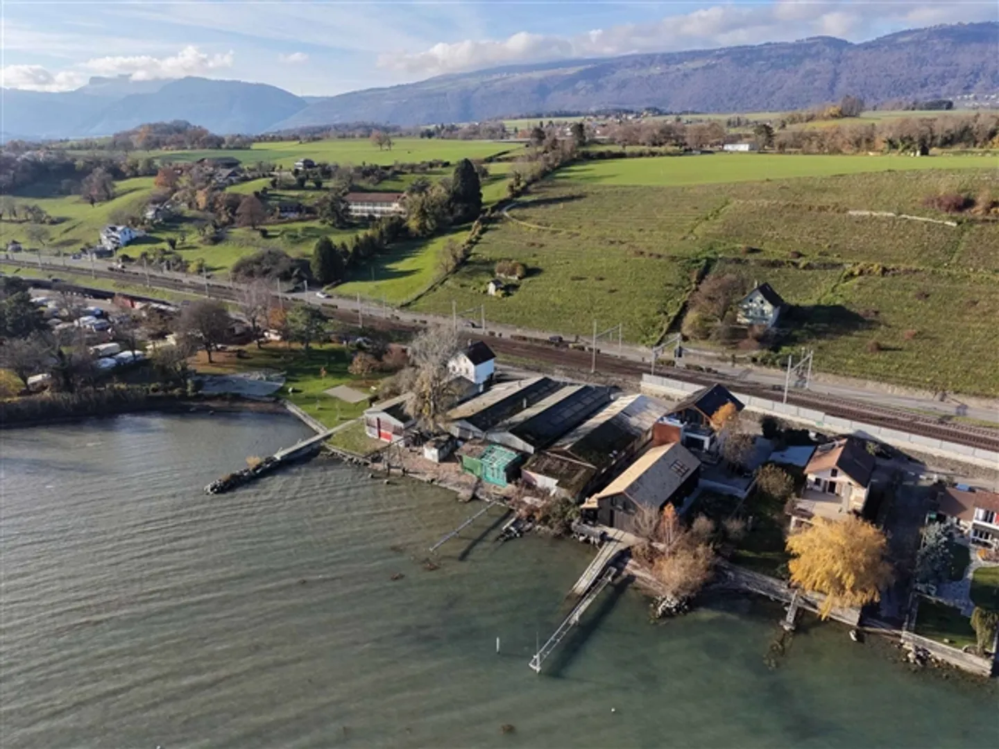 Terrain à bâtir au bord du lac - Photo 3 sur 5