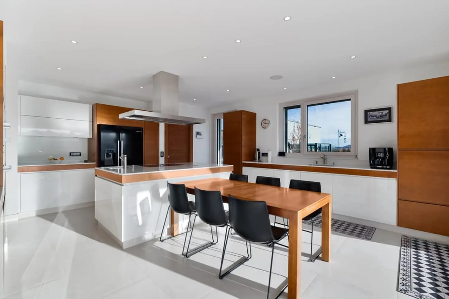 Prestigious Chalet with Panoramic Views - Photo 8 of 13