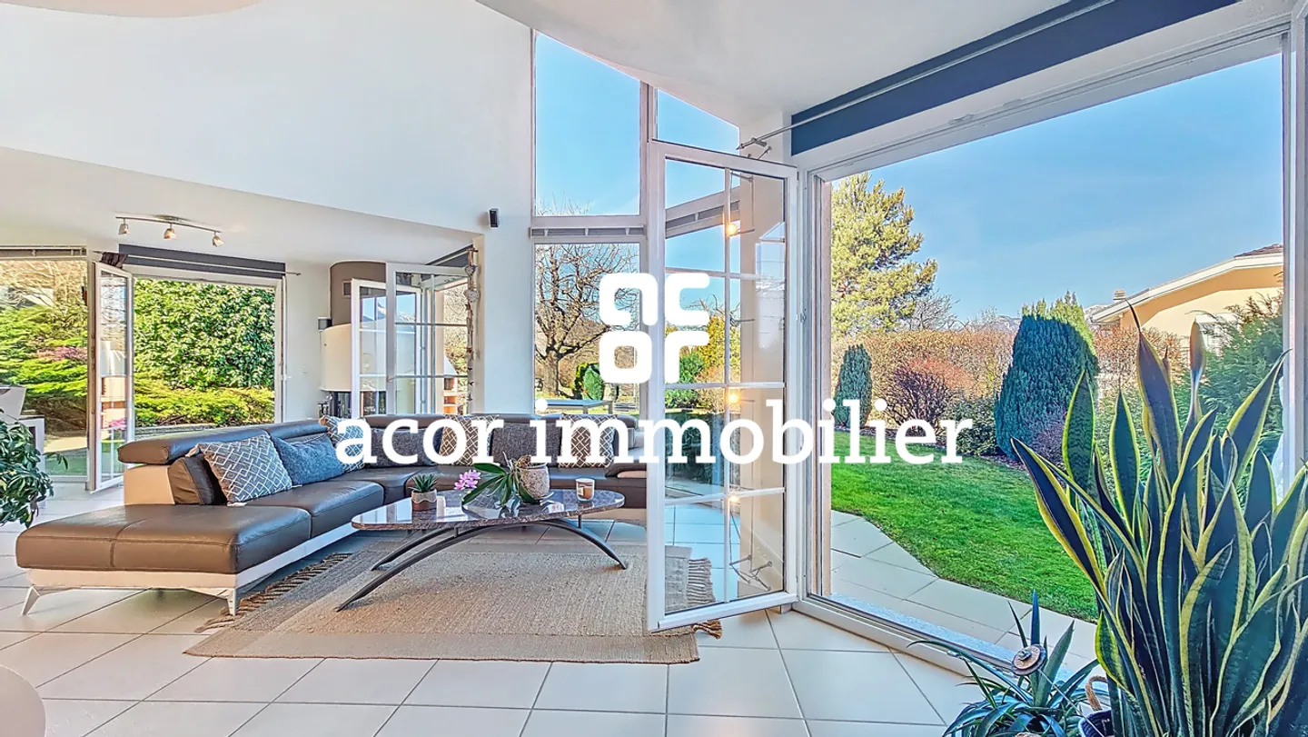 Villa mit spektakulären Volumen mit Blick auf die Alpen - Foto 4 von 8