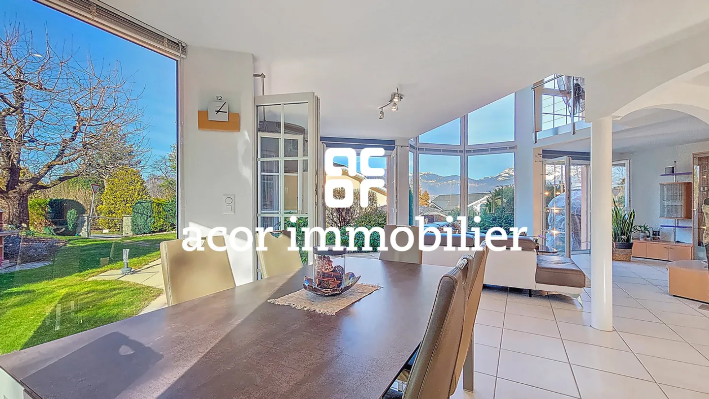 Villa mit spektakulären Volumen mit Blick auf die Alpen - Foto 3 von 8