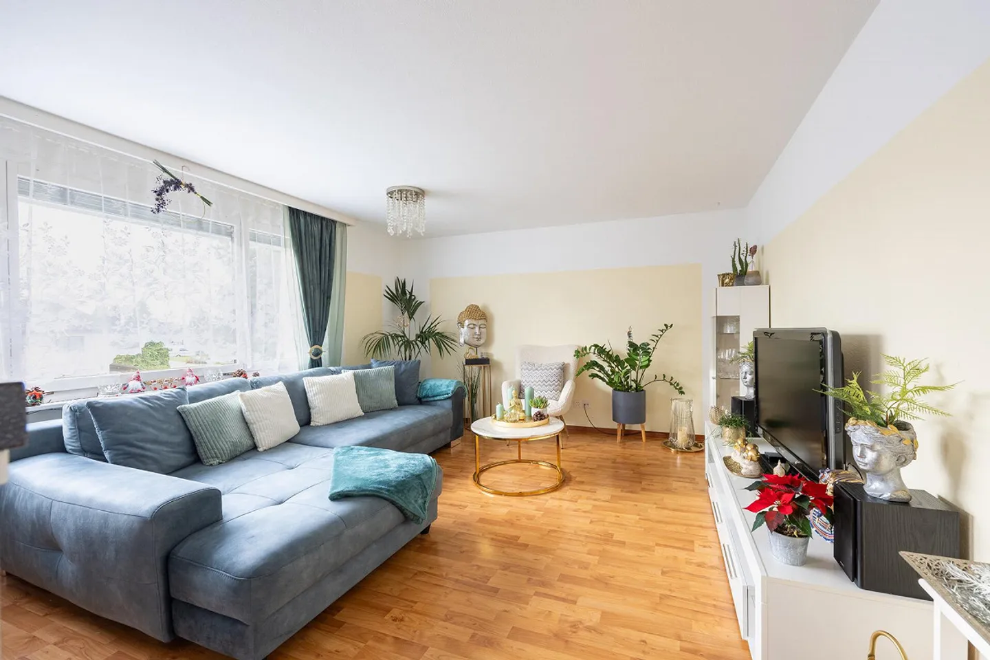 Compact, cozy, ready to move in 2.5 rooms with balcony in Egnach - Photo 1 of 10