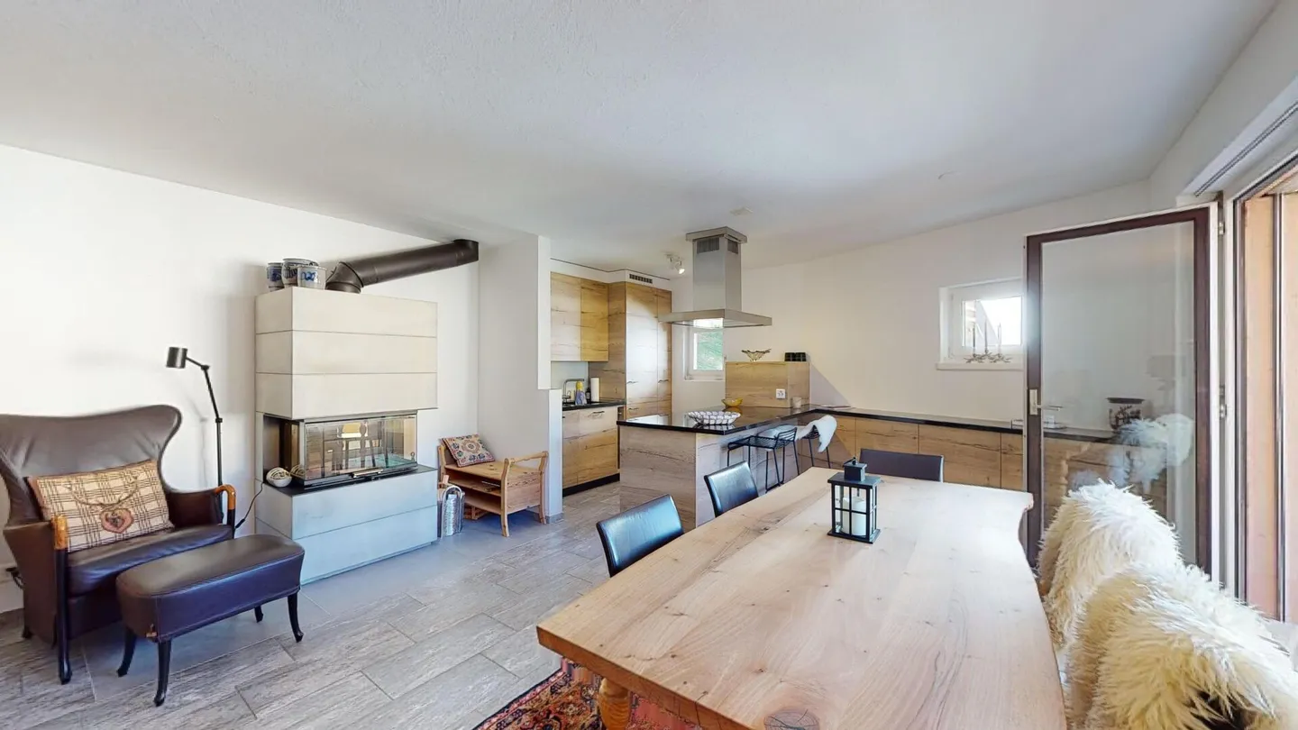 Charming Apartment with Mountain View - Photo 3 of 27