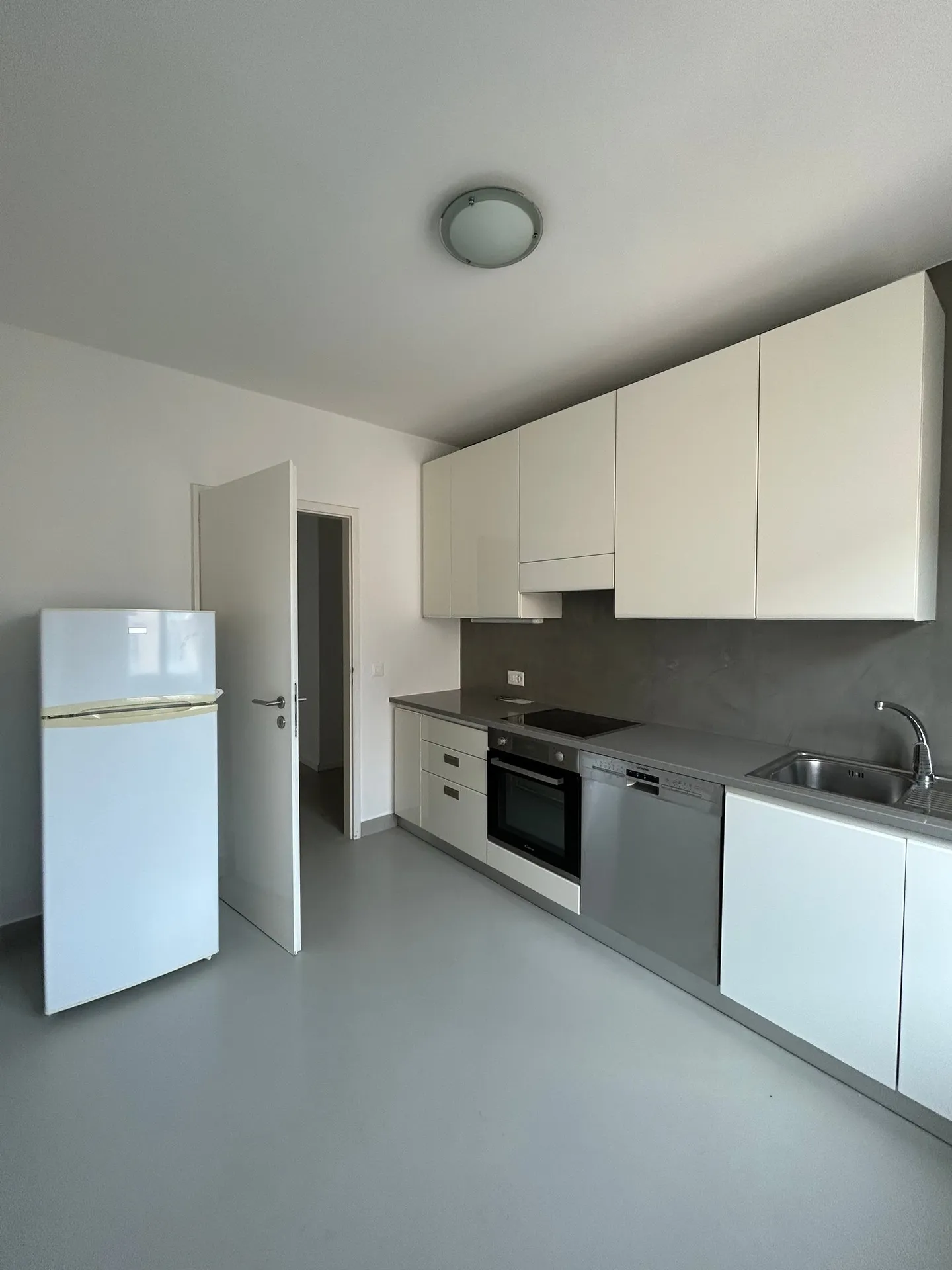 BREGANZONA - APPARTAMENTO DI 3,5 STANZE IN AFFITTO - Foto 3 di 8