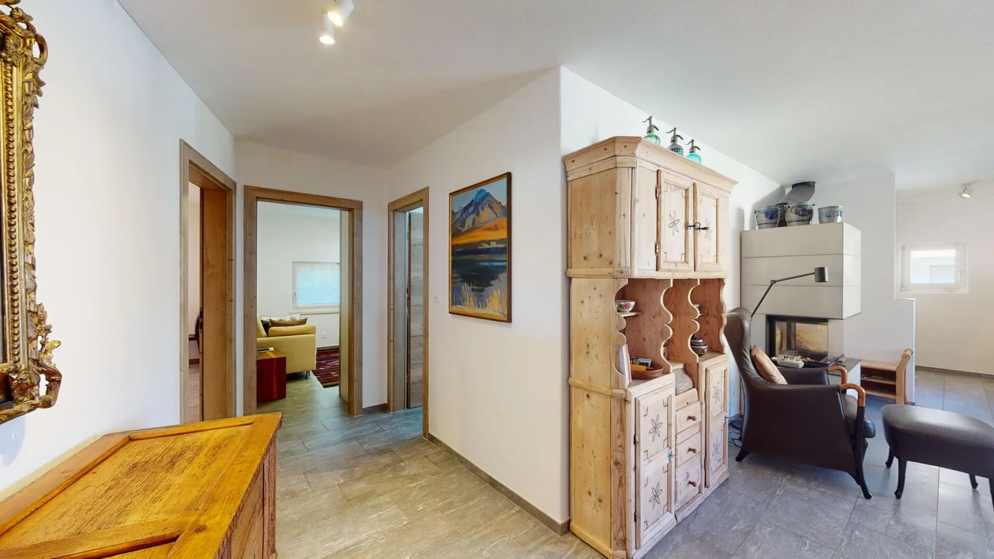 Charming Apartment with Mountain View - Photo 9 of 27