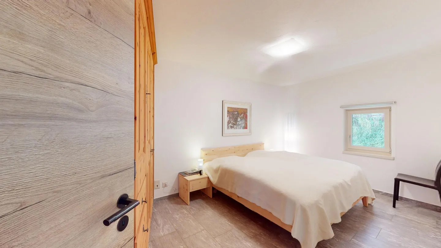 Charming Apartment with Mountain View - Photo 10 of 27