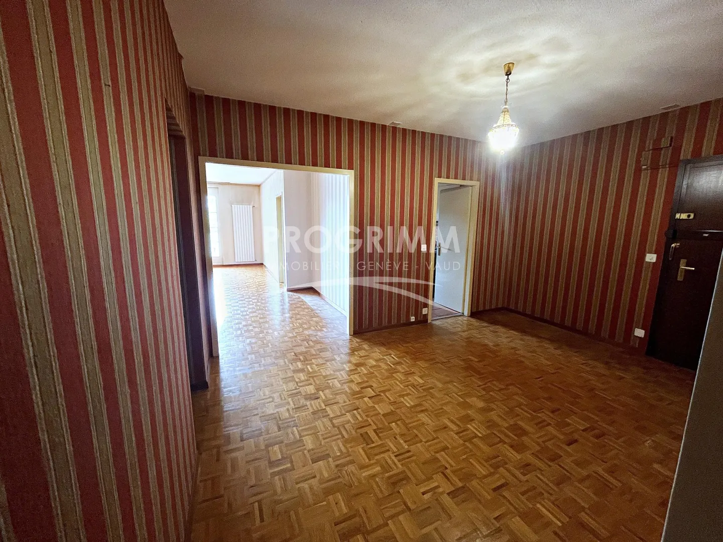Neu - Zu renovieren - 5-Zimmer-Wohnung/145m2 mit großem Balkon 8m2 - Keller + Tiefgarage - Foto 3 von 5