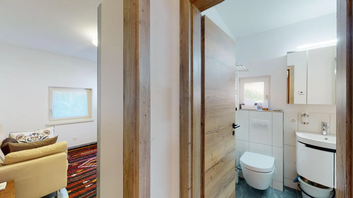 Charming Apartment with Mountain View - Photo 16 of 27