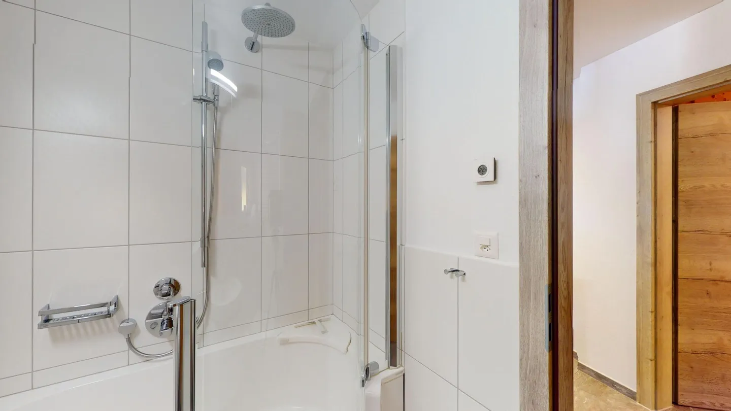 Charming Apartment with Mountain View - Photo 18 of 27