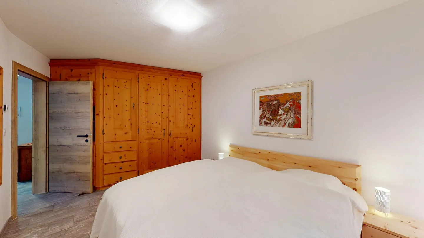 Charming Apartment with Mountain View - Photo 12 of 27