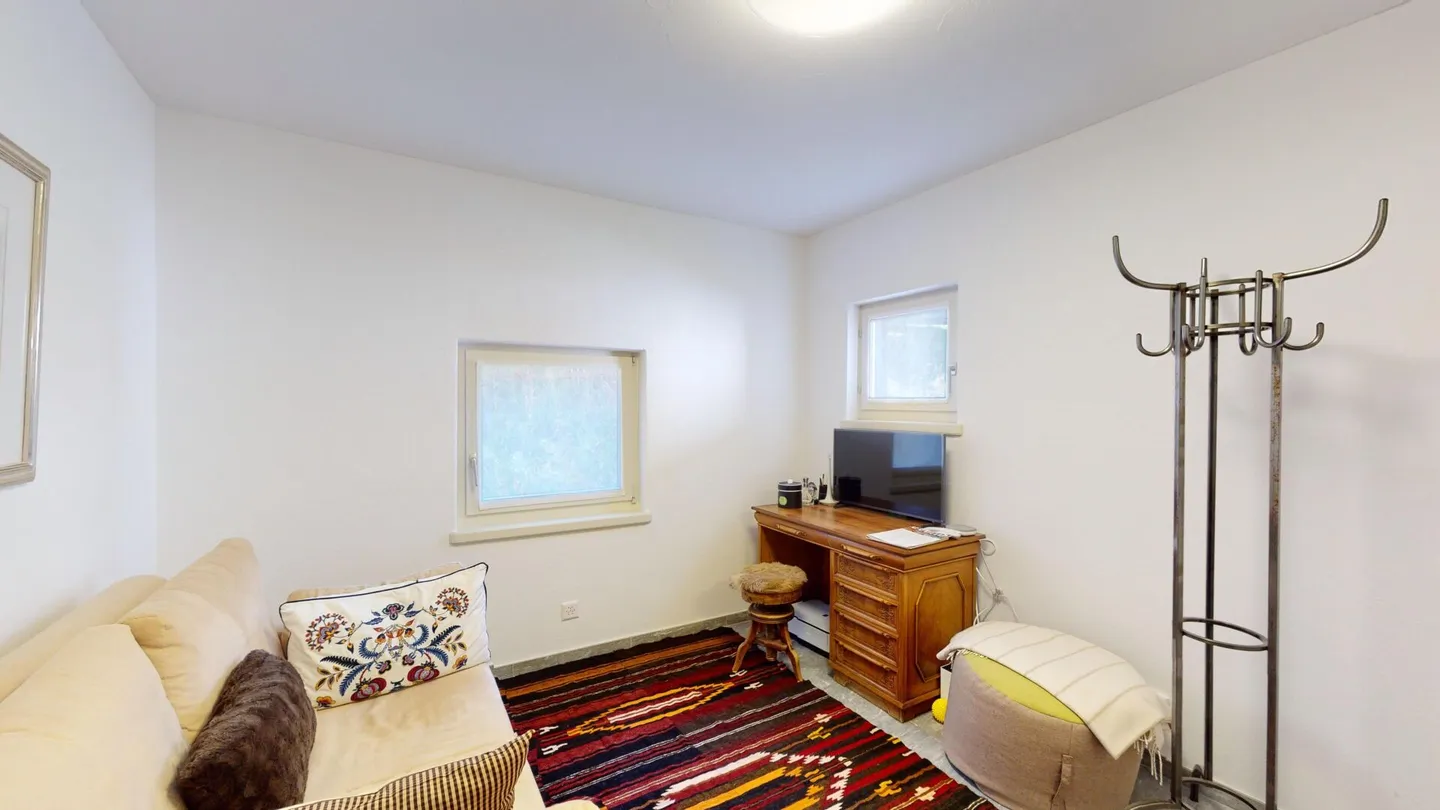 Charming Apartment with Mountain View - Photo 14 of 27