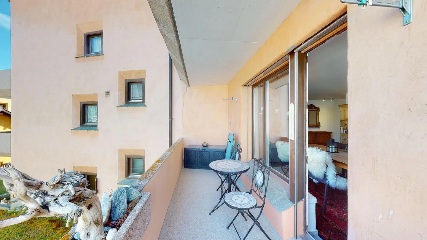 Charming Apartment with Mountain View - Photo 25 of 27