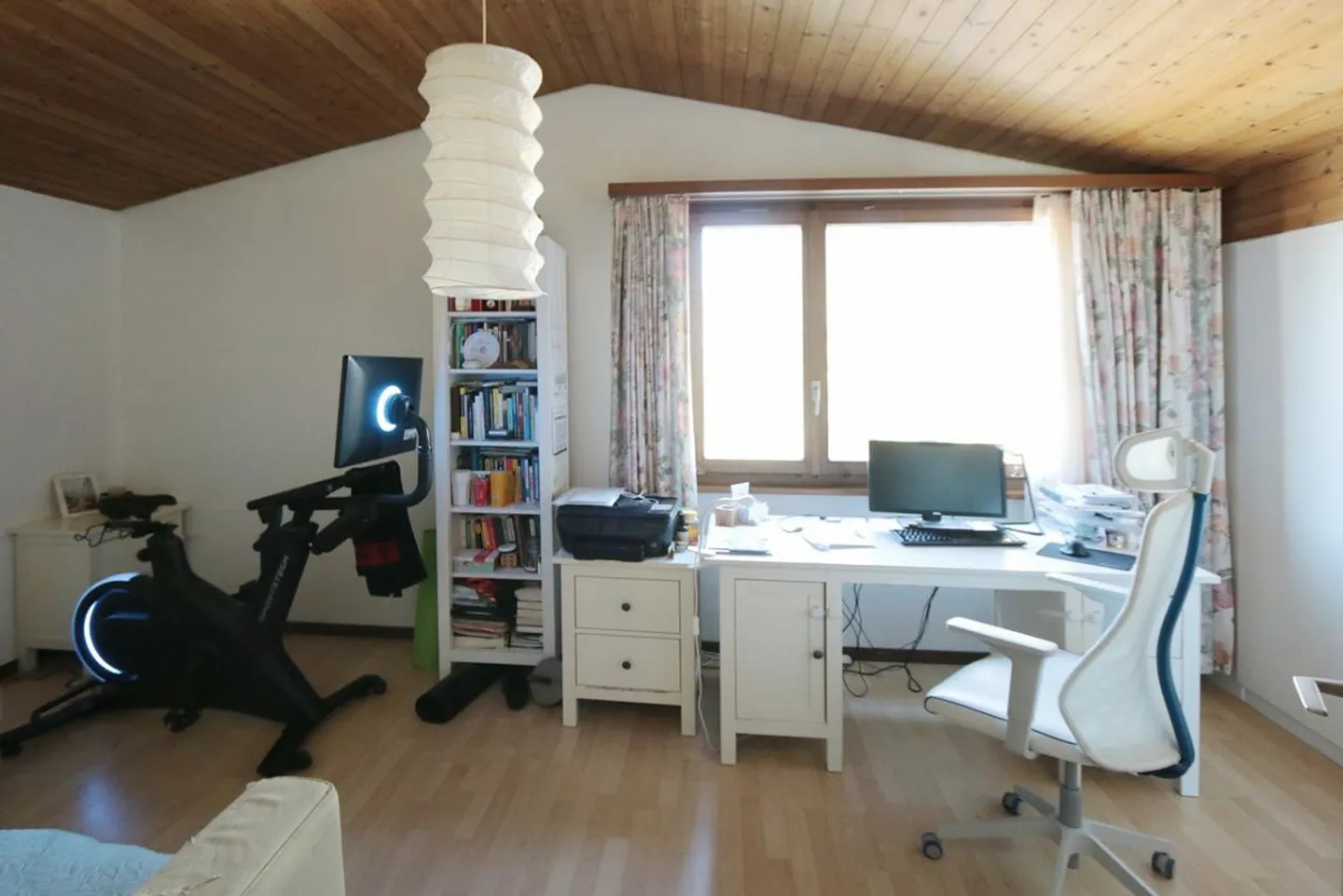 Affascinante casa bifamiliare con architettura a livelli sfalsati in una posizione soleggiata - Foto 13 di 20