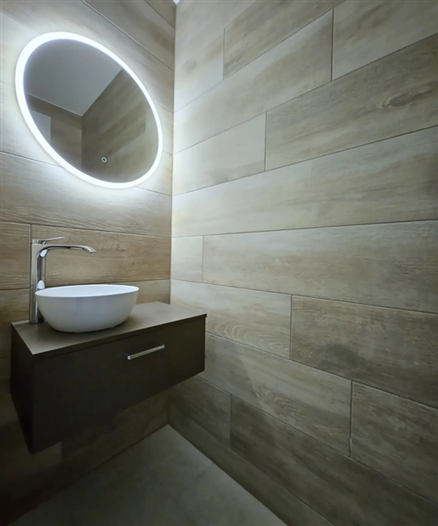 «Außergewöhnliches Haus zwischen Natur und zeitgenössischer Stadt in der Nähe von Riaz» - Foto 2 von 14