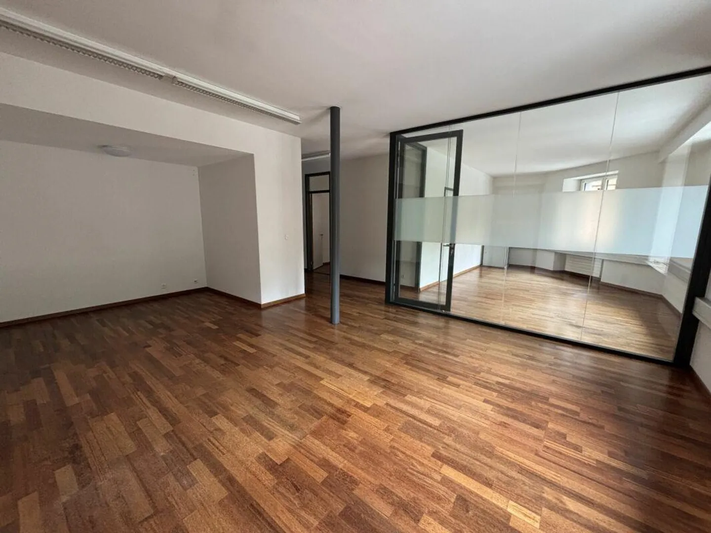 208 m2 Office in the Heart of Lausanne - Photo 1 of 9