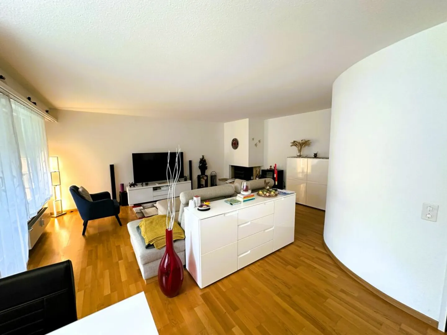 Your Place to Flourish! 4.5-Room Apartment with Fireplace & Playground - Photo 5 of 16