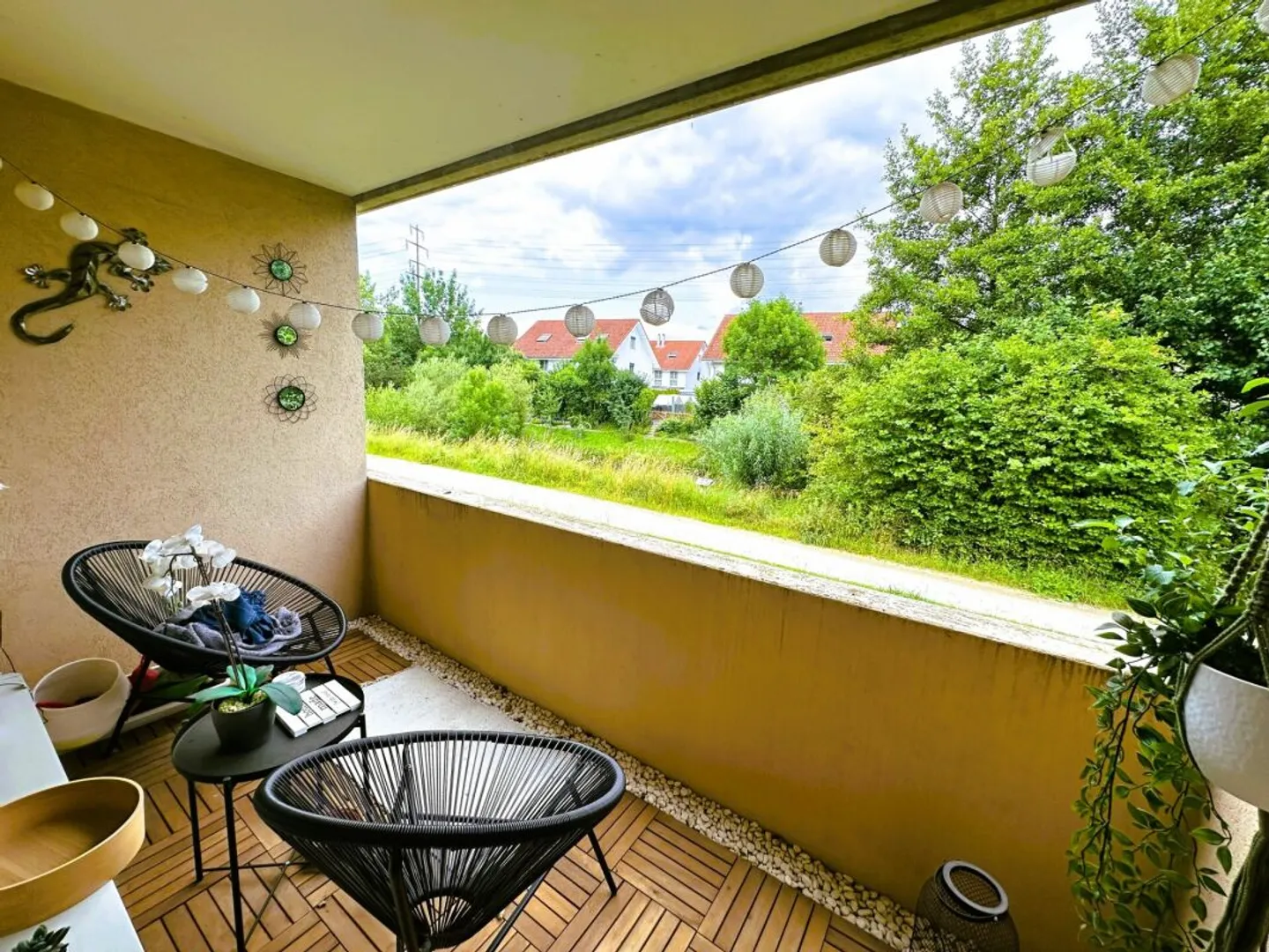 Your Place to Flourish! 4.5-Room Apartment with Fireplace & Playground - Photo 14 of 16