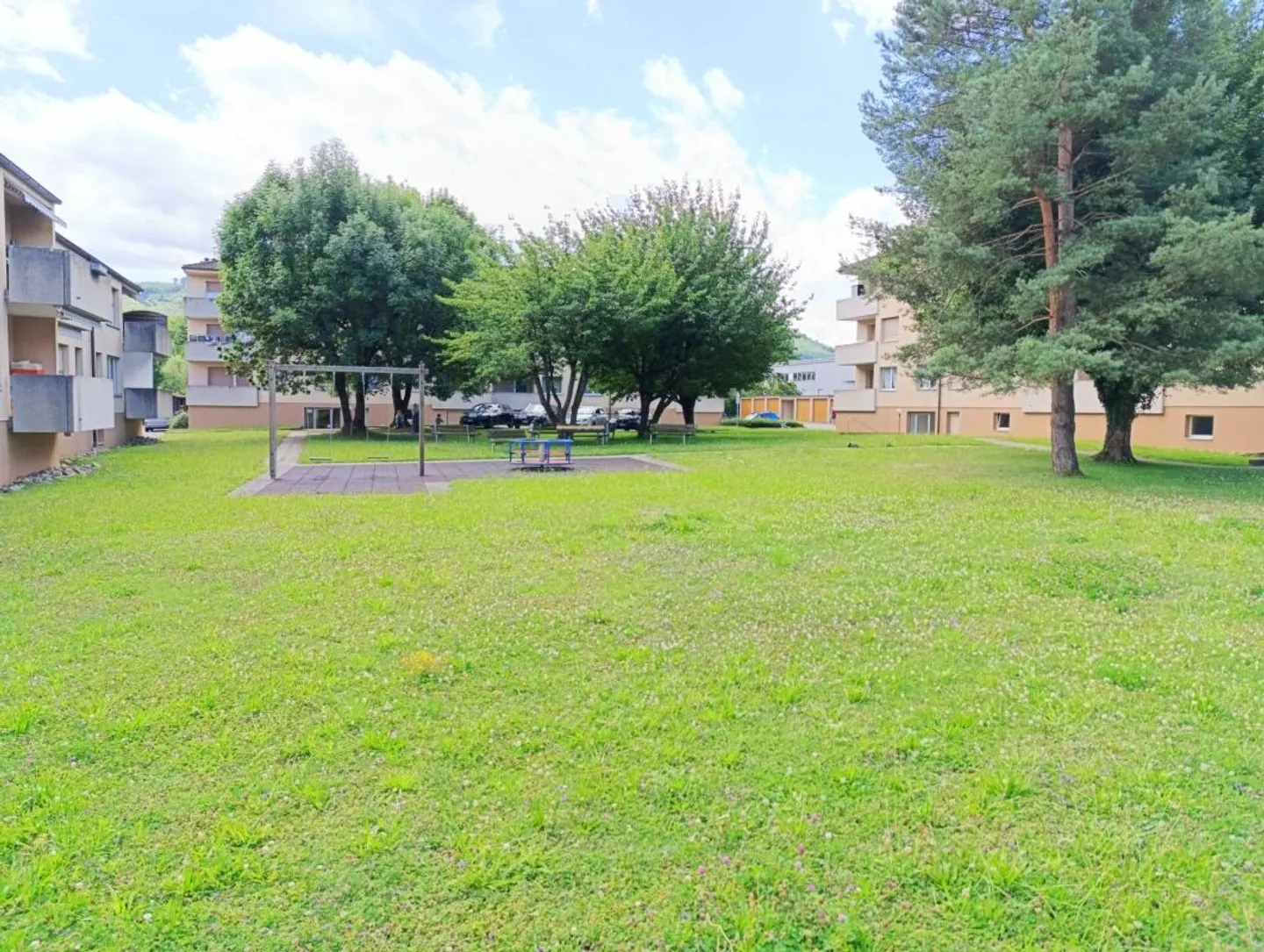 Your Place to Flourish! 4.5-Room Apartment with Fireplace & Playground - Photo 15 of 16