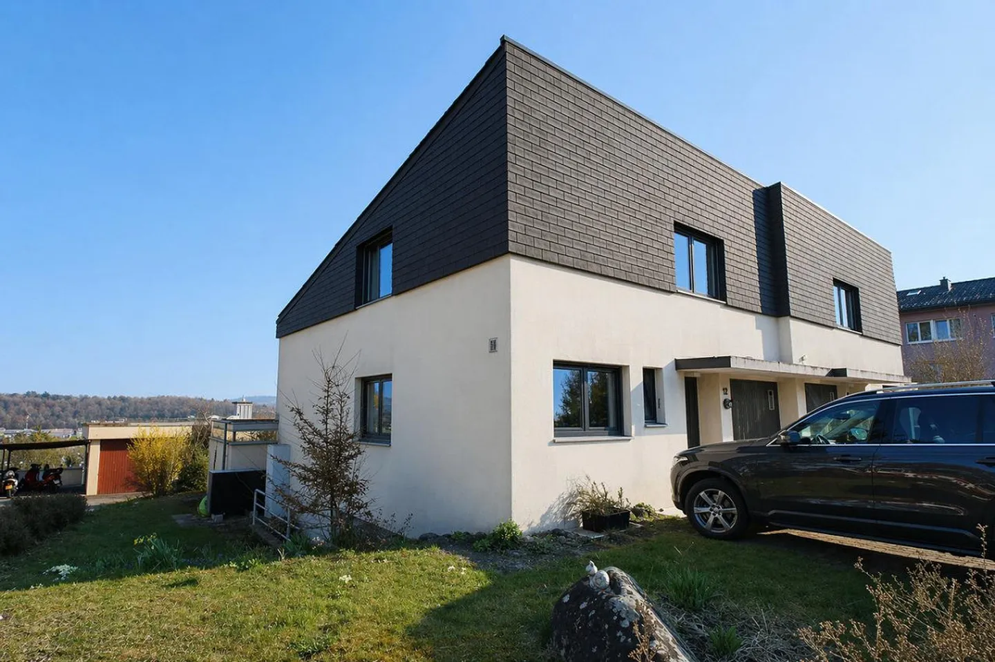 Affascinante casa bifamiliare con architettura a livelli sfalsati in una posizione soleggiata - Foto 20 di 20