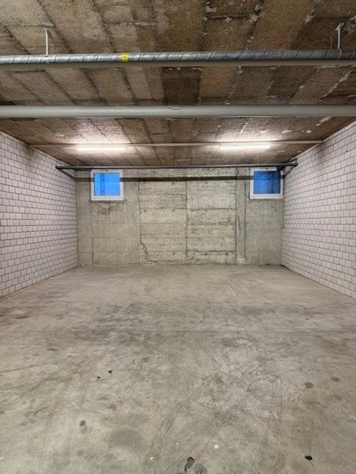 Grosszügiger Lagerraum zu vermieten - Foto 2 von 2