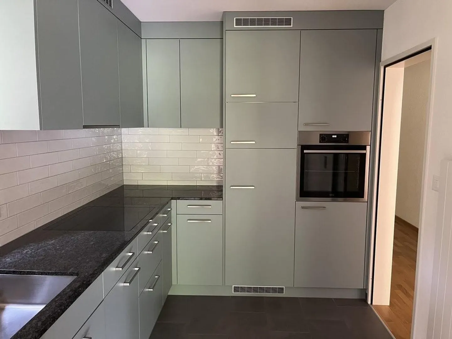 Charming 2.5 Room Apartment in St. Gallen - Photo 2 of 10
