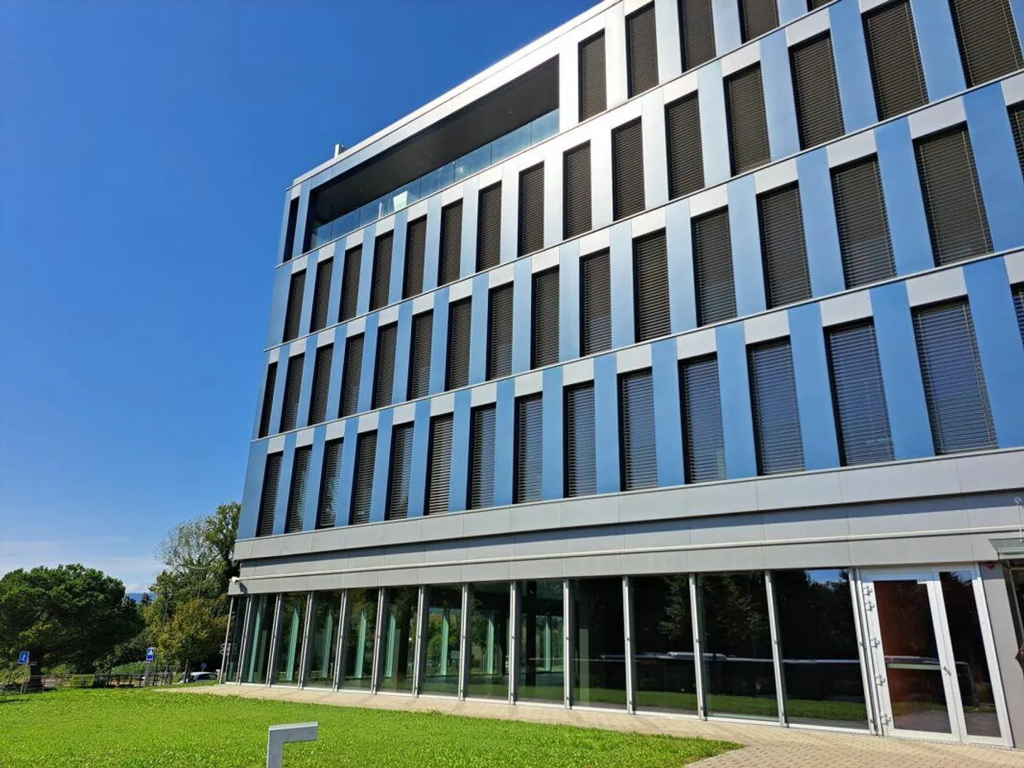 Espace Commercial Moderne - Photo 2 sur 17