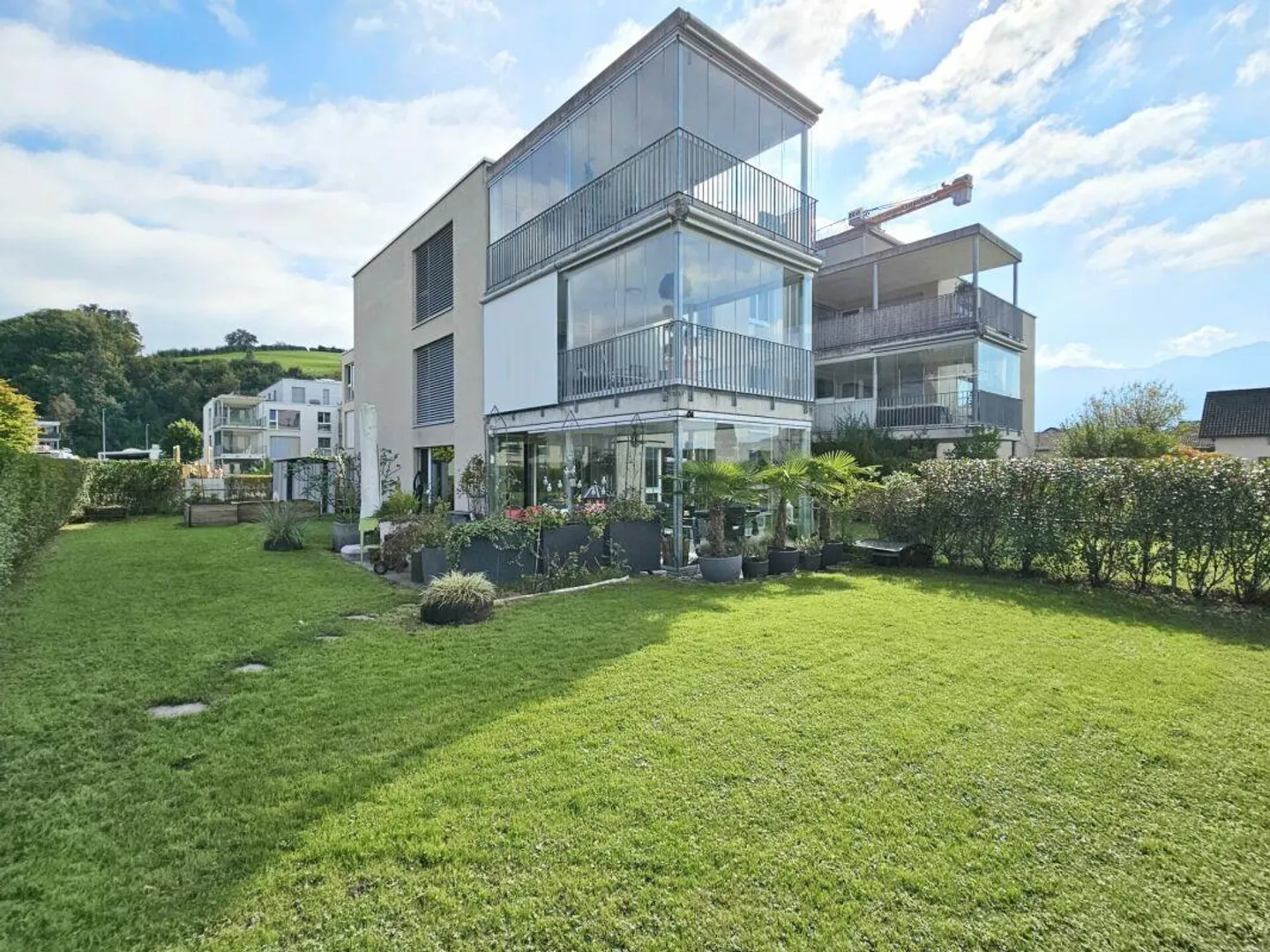 Appartamento con giardino di 4,5 stanze con circa 200 m2 di superficie giardino - Foto 1 di 15