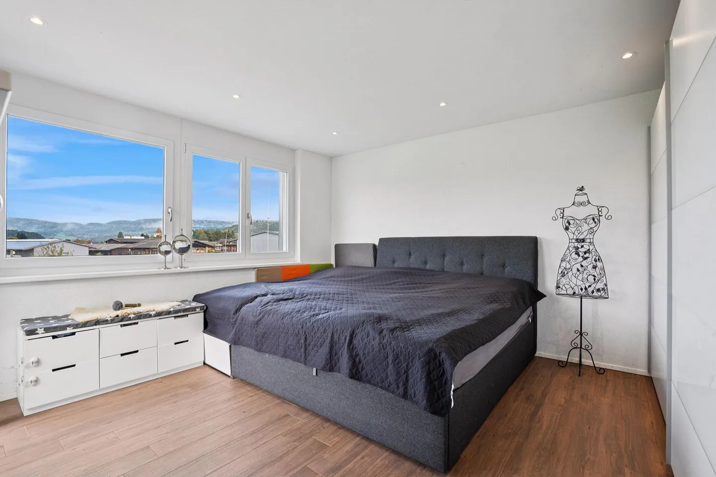 «Moderne 4.5-Zimmer-Attika mit Terrassen in Weiach» - Foto 11 von 13