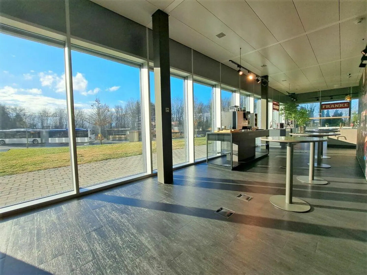 Espace Commercial Moderne - Photo 16 sur 17