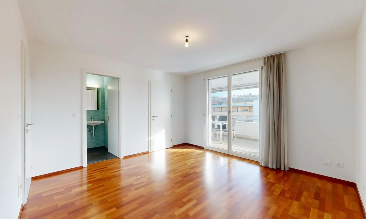 Appartement lumineux avec double salle de bains - Photo 5 sur 11