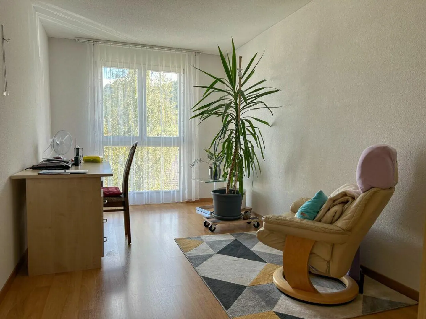 Well-maintained 4.5 room apartment with a wide view - Photo 3 of 12