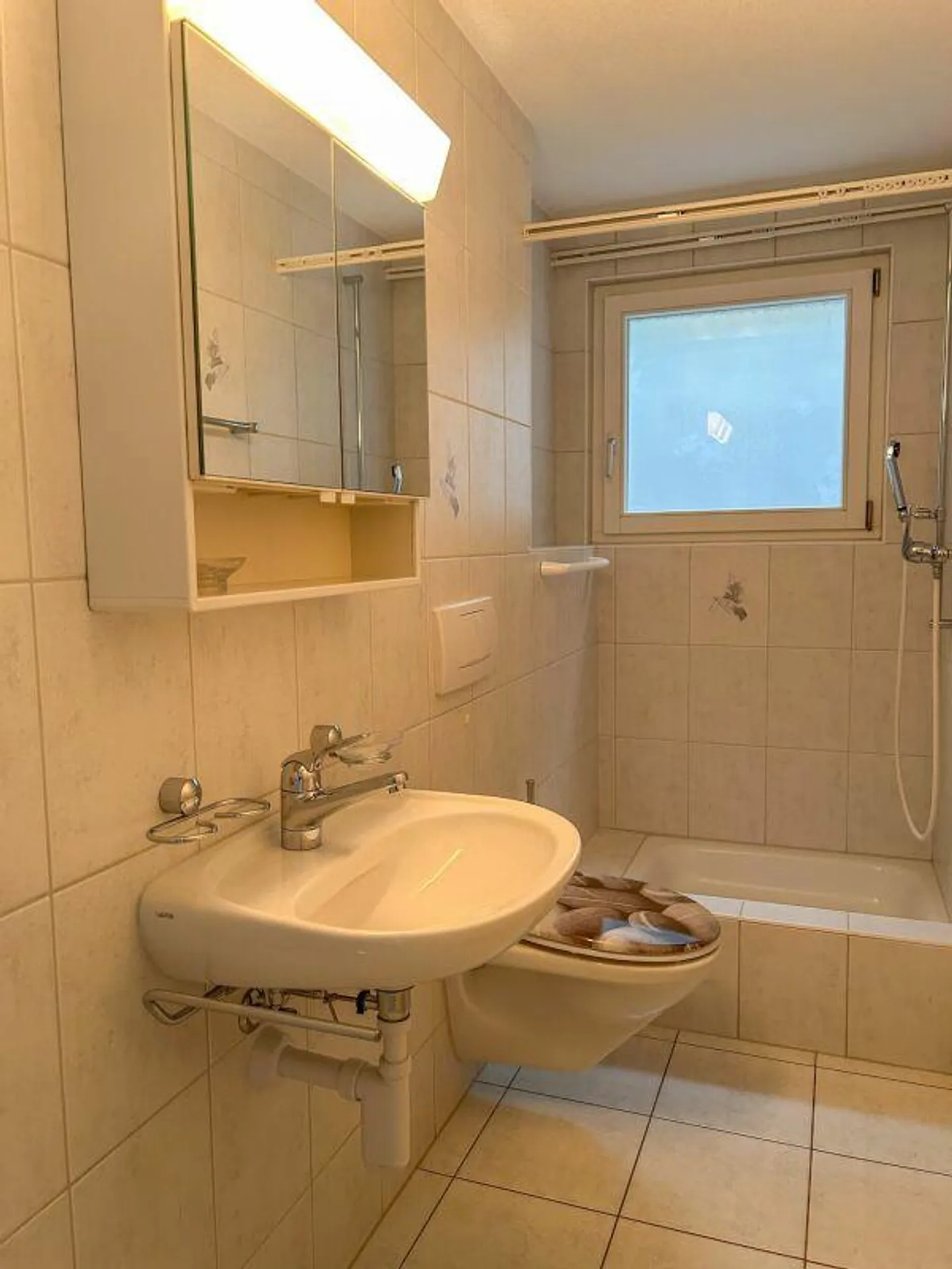 Well-maintained 4.5 room apartment with a wide view - Photo 8 of 12
