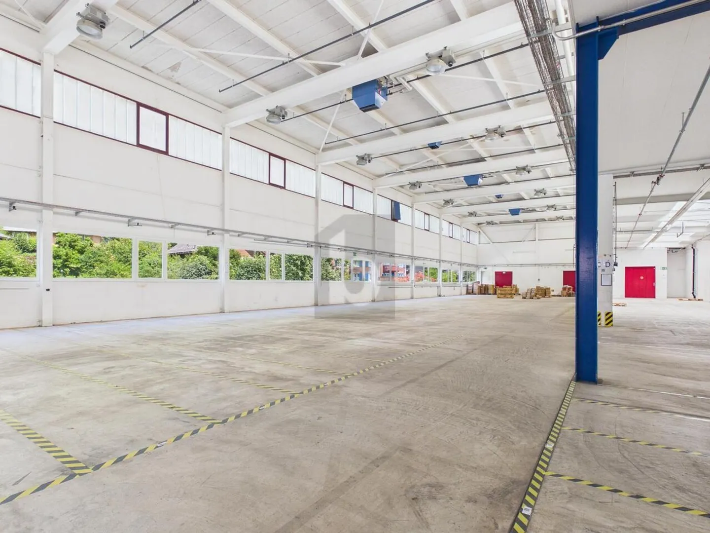 Geräumige Halle für Handwerker - Foto 1 von 6