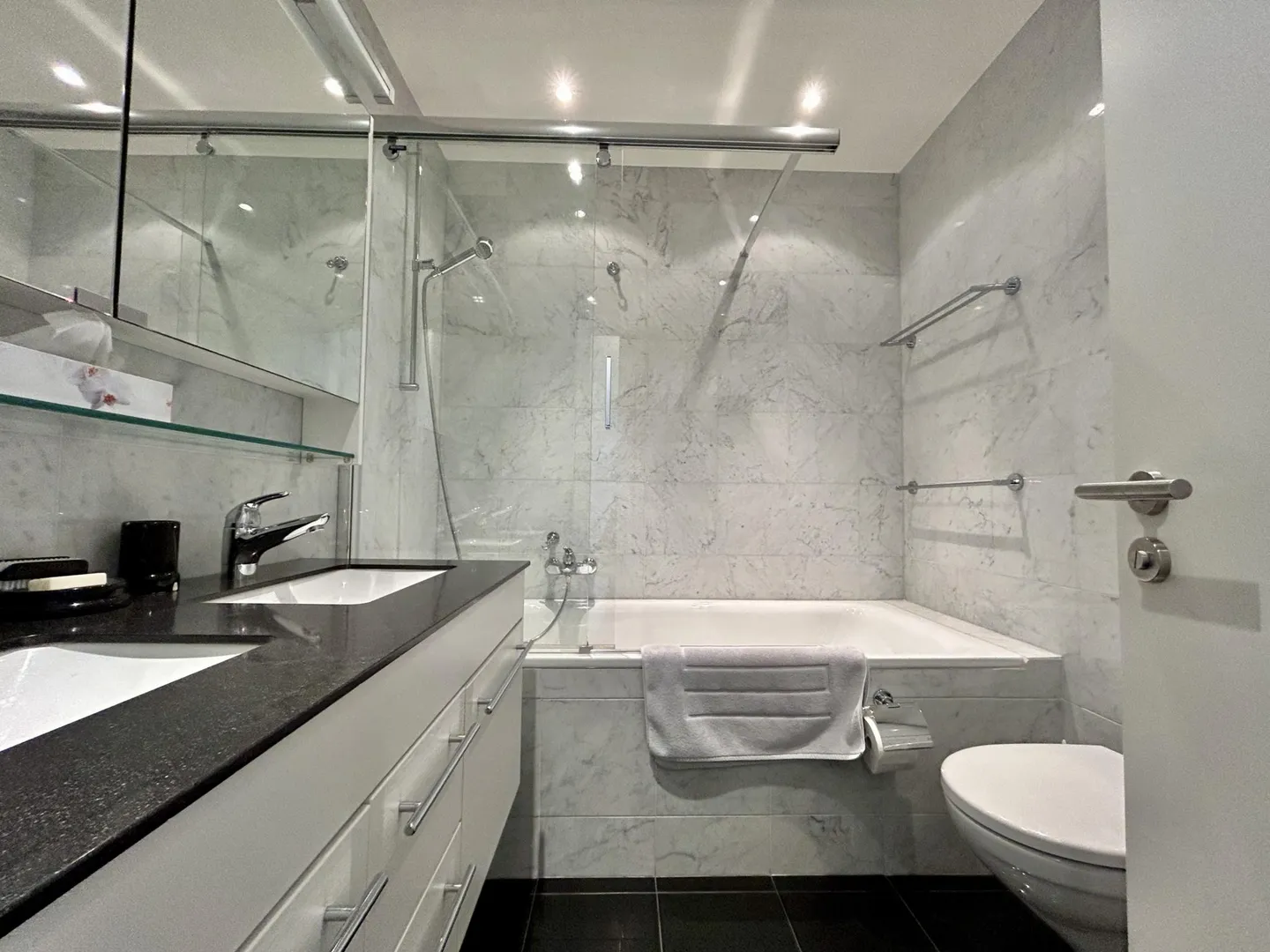 Raro: Elegante Attico-Duplex di alto livello nel cuore di Crans-Montana - Foto 18 di 33