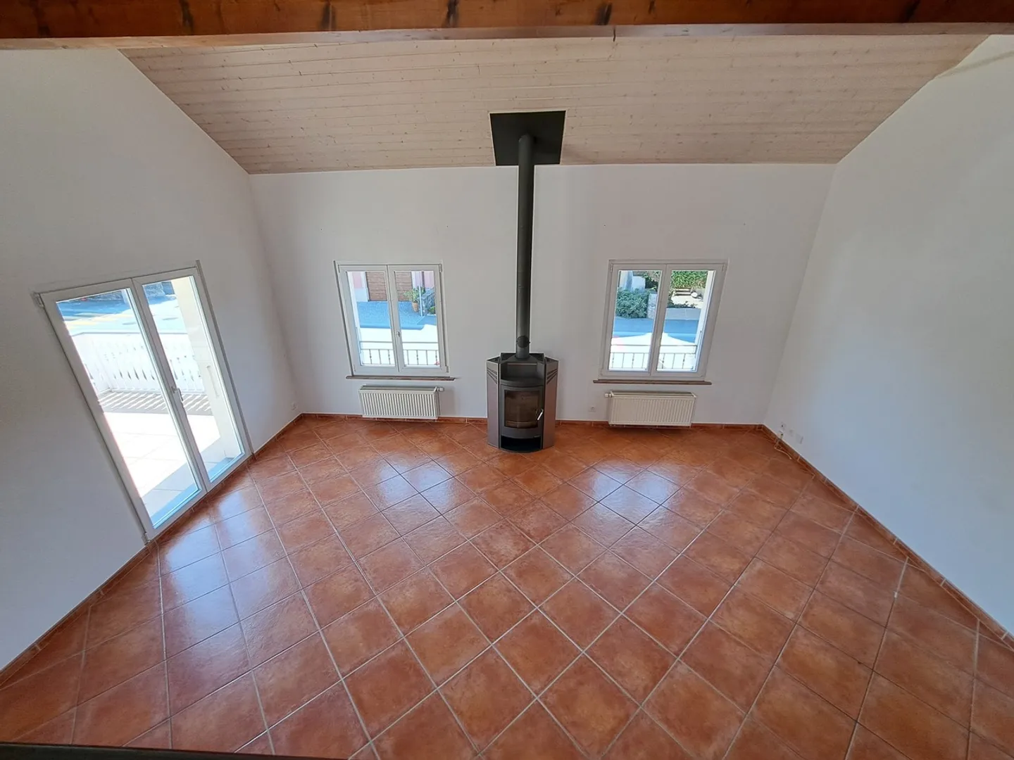 Stepped house for rent - Photo 2 of 13