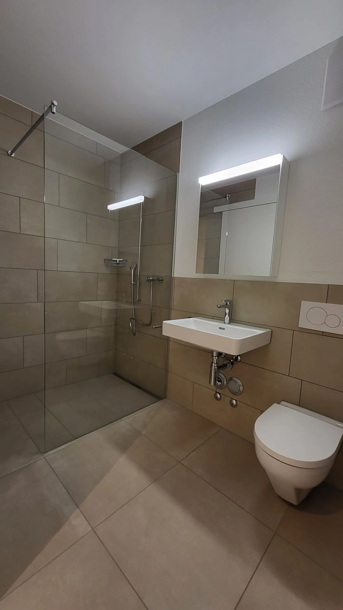 In the Heart of Zurich - 2.5 Room Apartment in a New Building - Photo 3 of 8