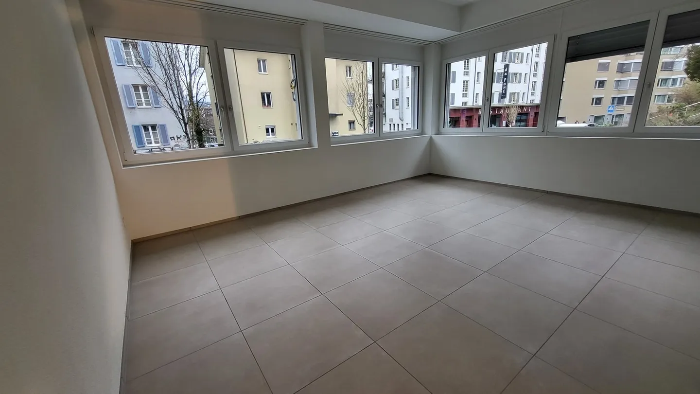 In the Heart of Zurich - 2.5 Room Apartment in a New Building - Photo 4 of 8