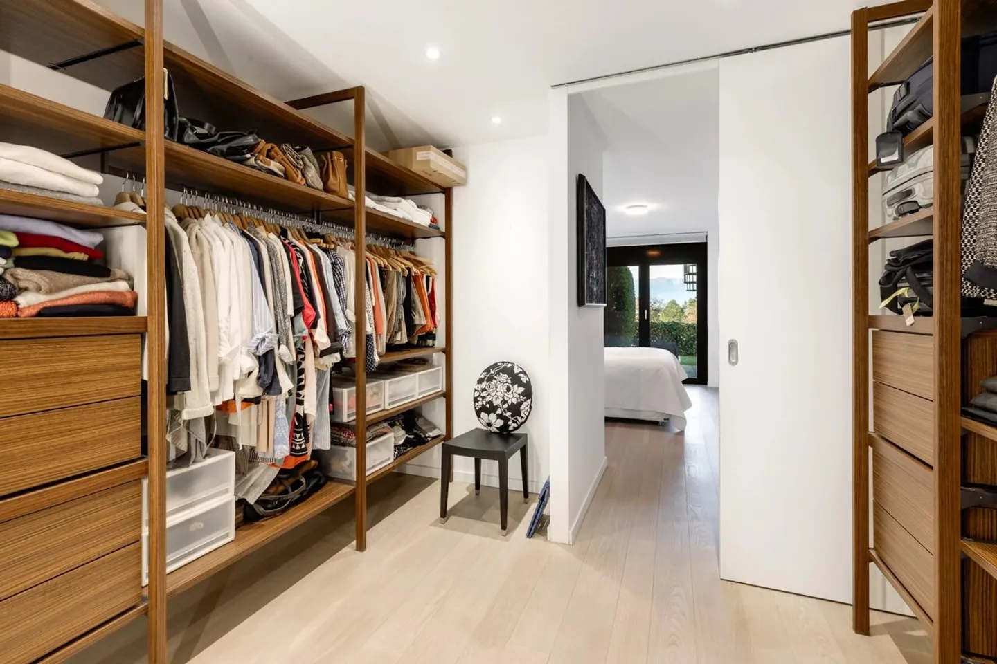 Magnificent high-end apartment in the heart of the village of Corsier - Photo 11 of 13