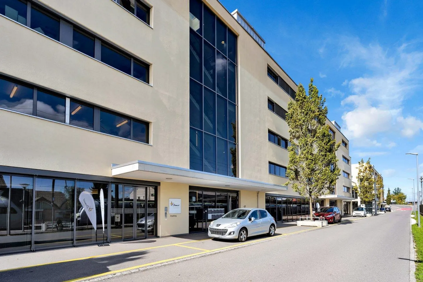 Espace commercial au rez-de-chaussée directement à la gare de Belp - Photo 2 sur 8