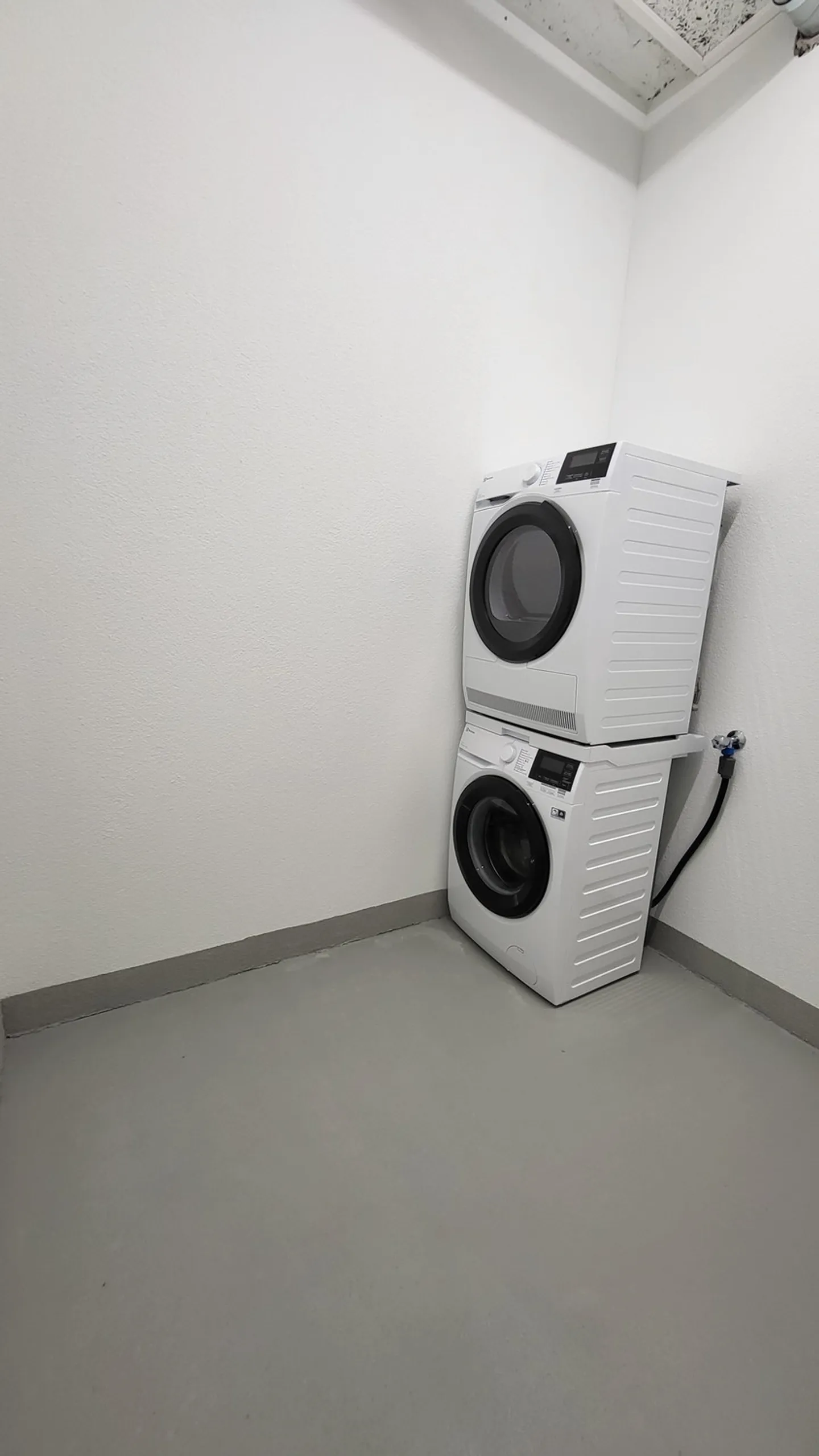 In the Heart of Zurich - 2.5 Room Apartment in a New Building - Photo 5 of 8