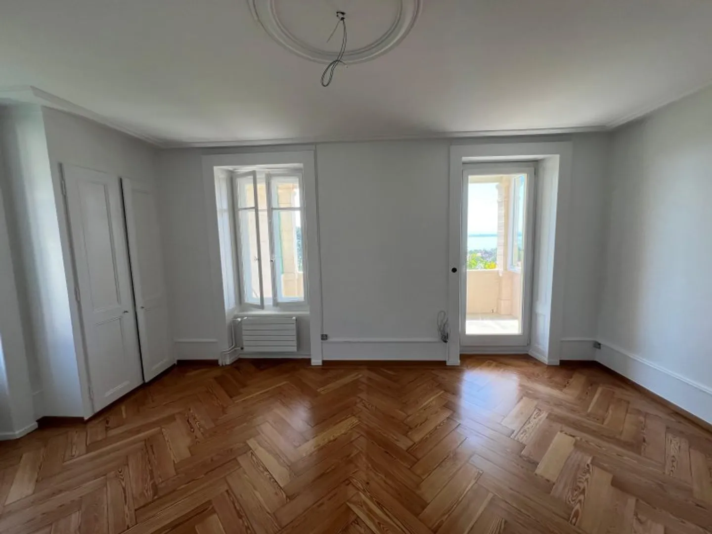 Appartement rénové avec vue sur le lac - Photo 2 sur 4