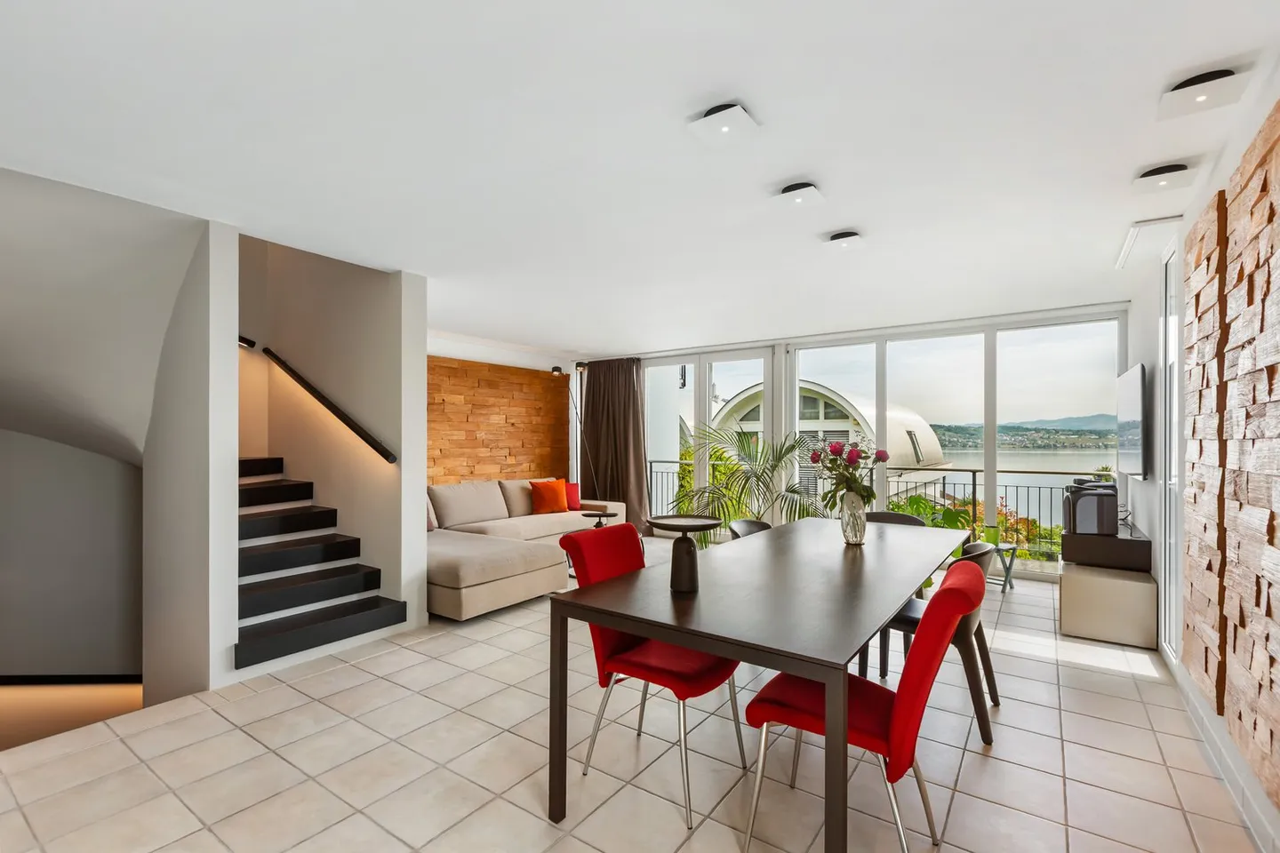 Modernes 4.5-Zimmer Doppeleinfamilienhaus mit See- und Bergsicht - Photo 5 sur 15