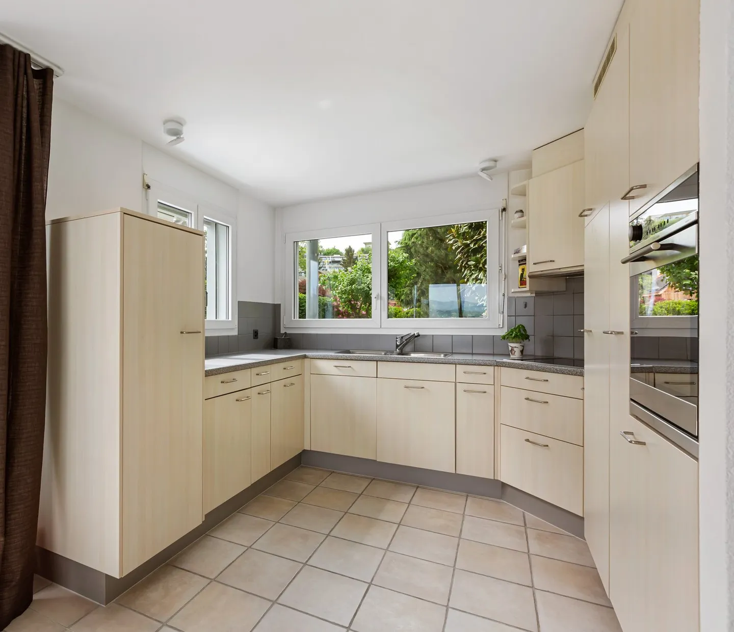 Modernes 4.5-Zimmer Doppeleinfamilienhaus mit See- und Bergsicht - Photo 6 sur 15