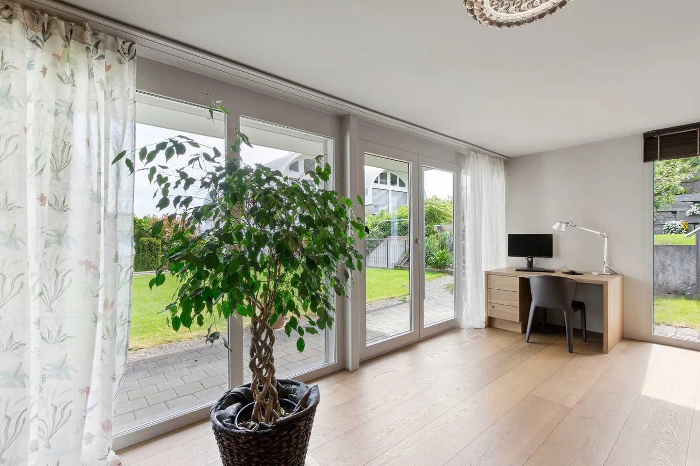 Modernes 4.5-Zimmer Doppeleinfamilienhaus mit See- und Bergsicht - Photo 11 sur 15