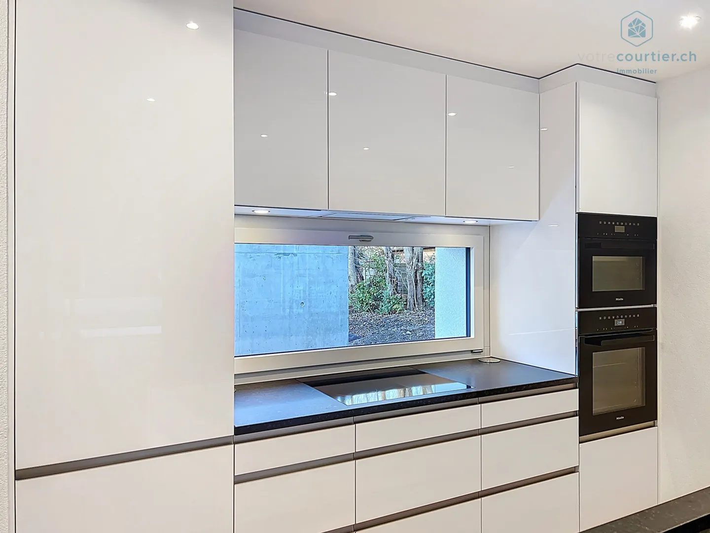 Moderne Giebelvilla mit Garten - Foto 4 von 11