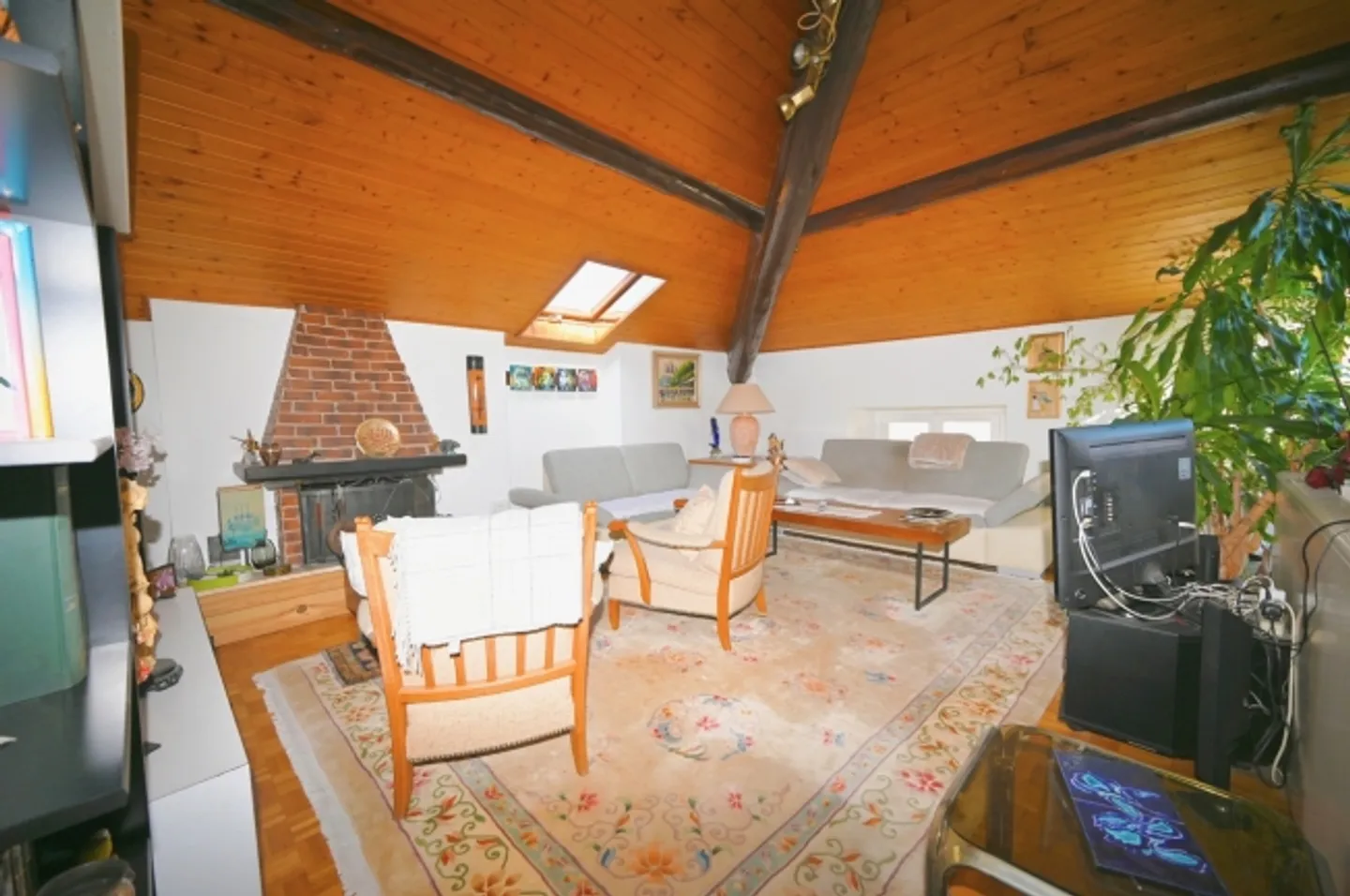 Bâtiment avec 2 appartements, jardin, garage et stockage - Photo 2 sur 15