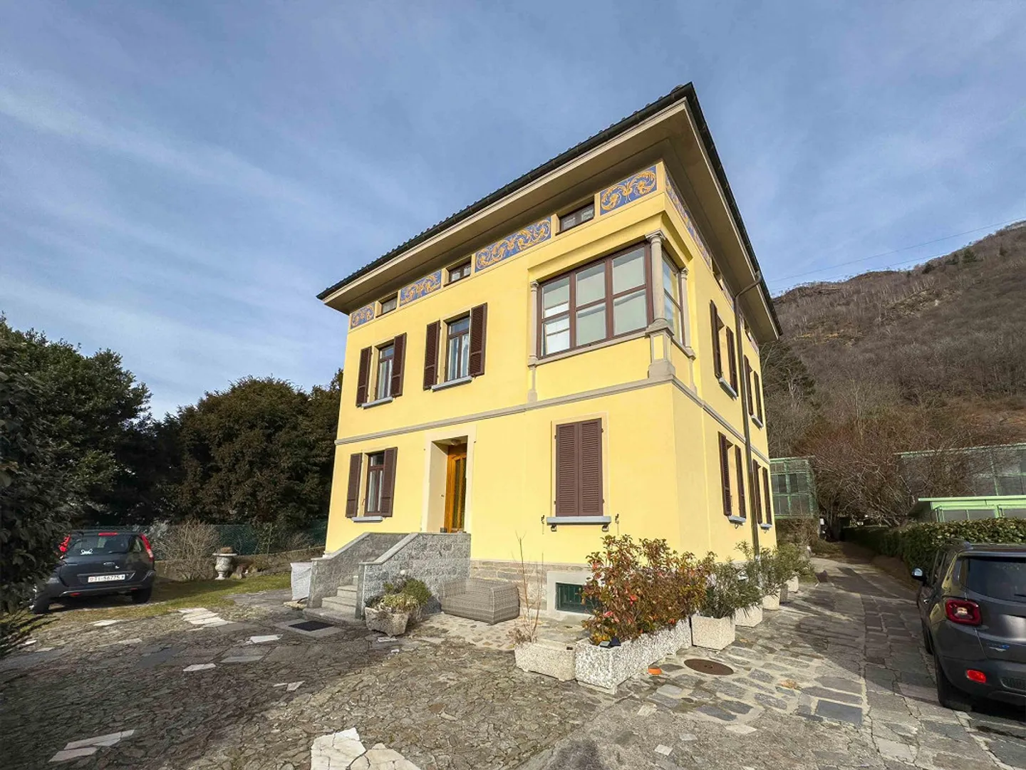 Villa d'epoca con giardino e grotta a Rivera - Foto 1 di 8