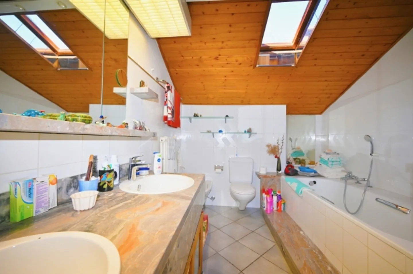 Bâtiment avec 2 appartements, jardin, garage et stockage - Photo 7 sur 15