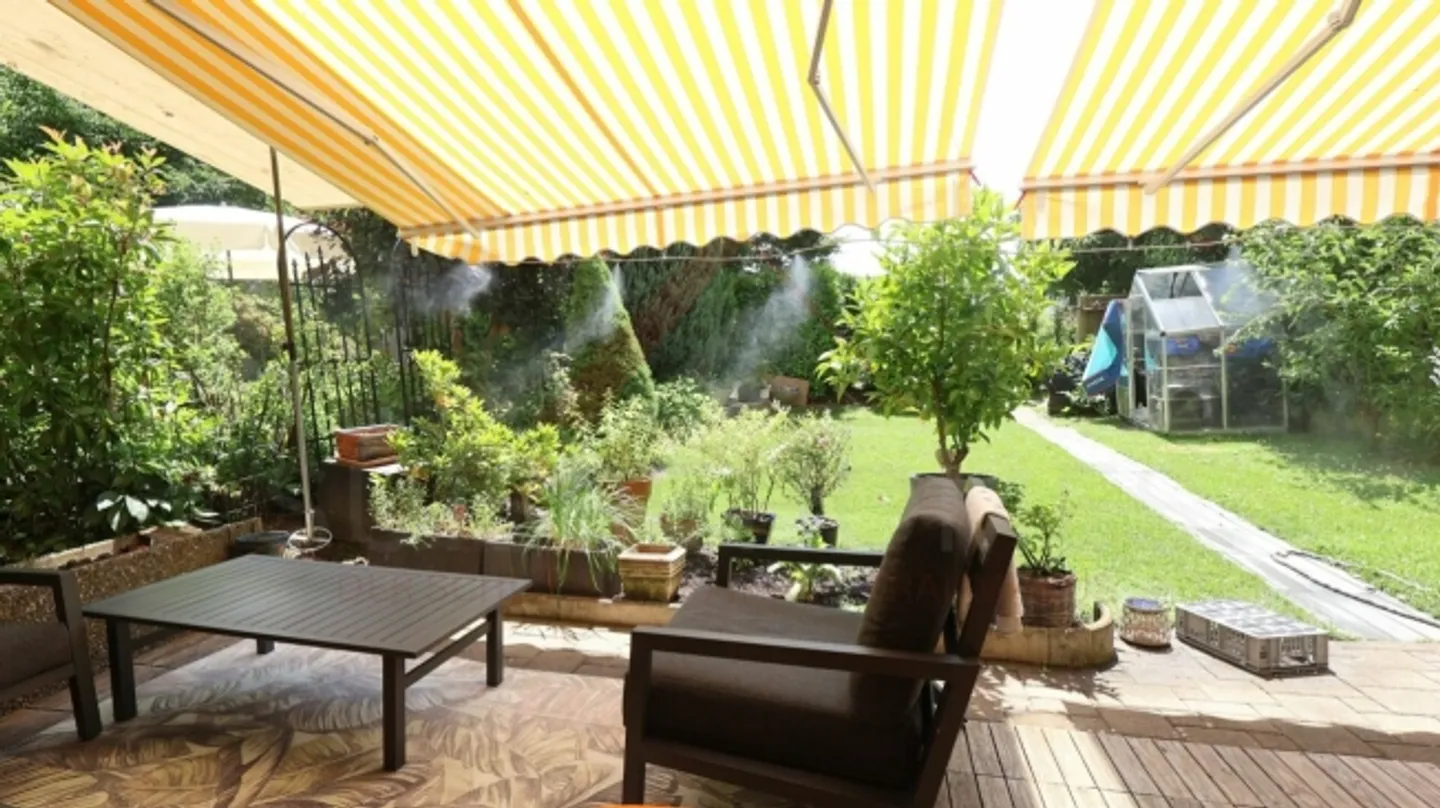 Moderno appartamento giardino di 4,5 stanze a Ittigen - molta luce, privacy e spazio esterno privato - Foto 1 di 16