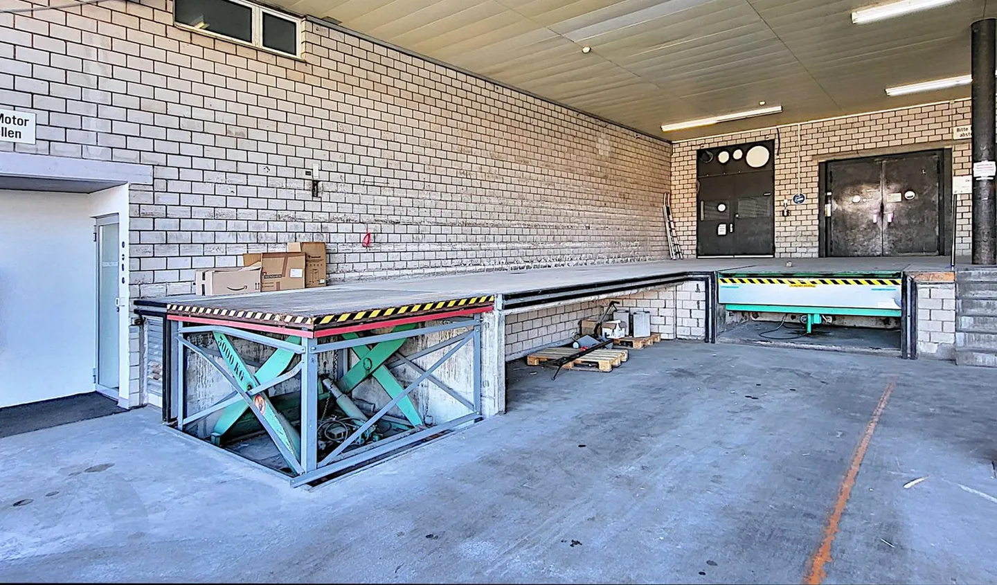 Office space for rent - Photo 1 of 7