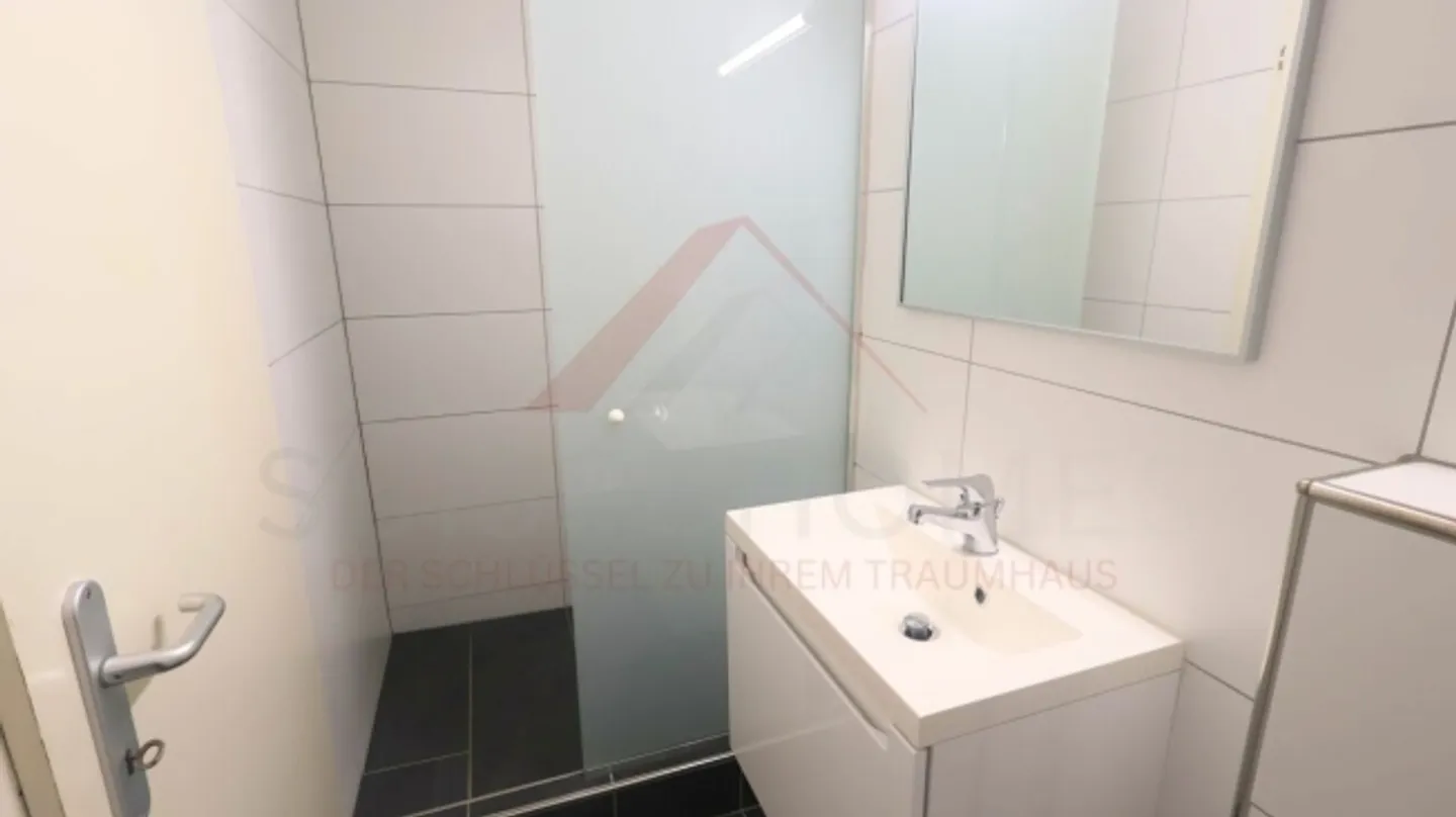 Moderno appartamento giardino di 4,5 stanze a Ittigen - molta luce, privacy e spazio esterno privato - Foto 12 di 16